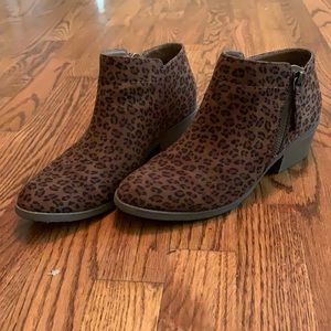 Leopard print booties sz 7